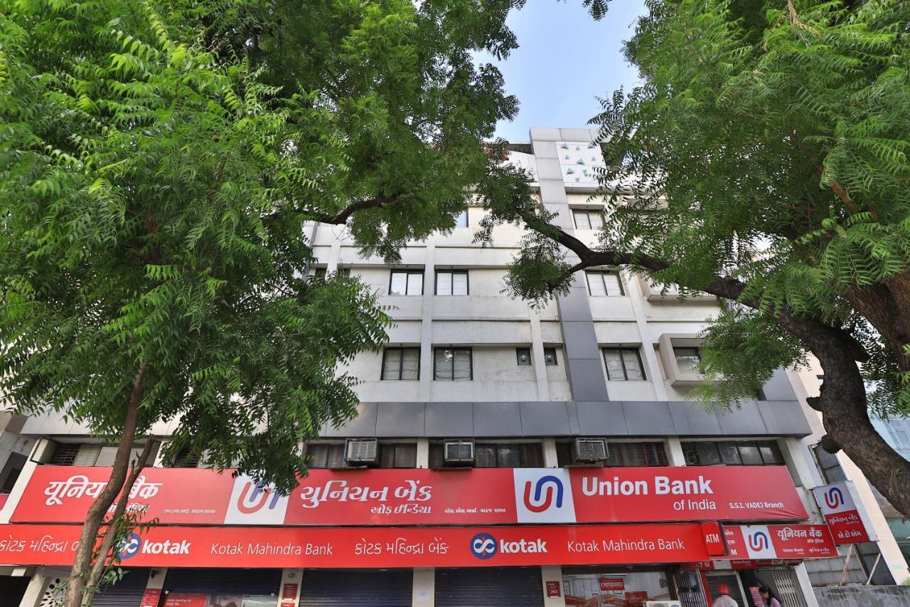 Oyo Hotel Grand City Tezpur Екстер'єр фото